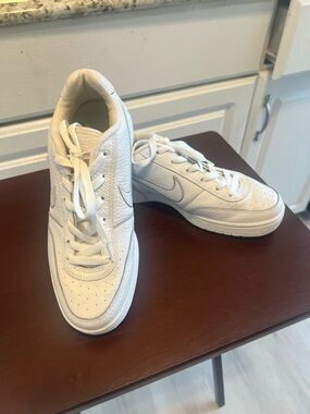 Nike Mens Low Dunk 2005
Retro 311001-113 White Shoes
Sneakers Size 8 Vintage